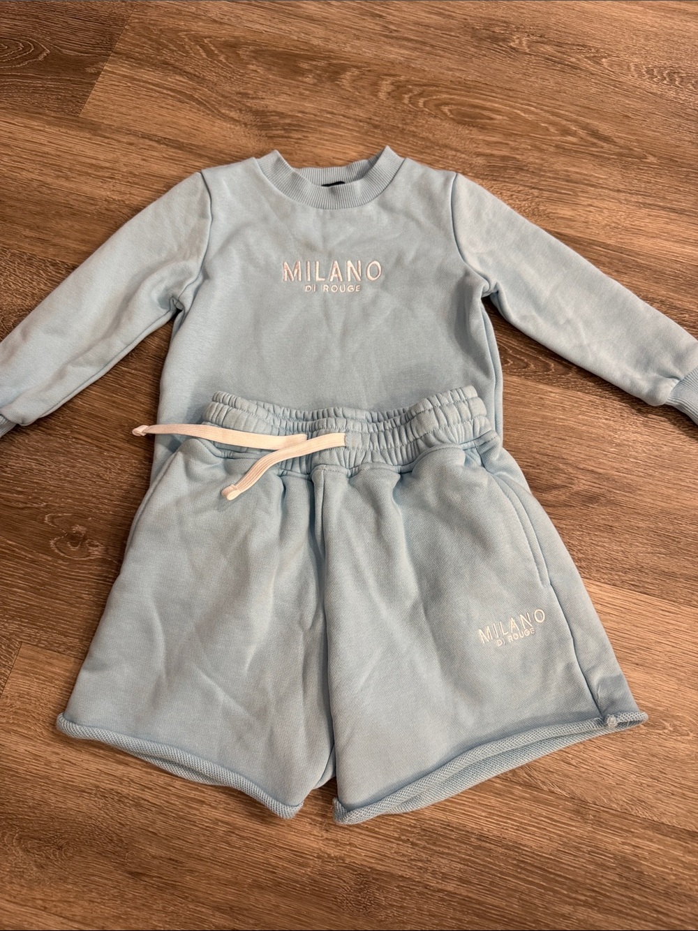 Milano Di Rouge baby blue sweatshirt and shorts set sz 3T